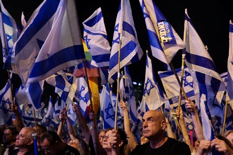 Thousands protest outside US offices in Tel Aviv, say Netanyahu government is straining relations